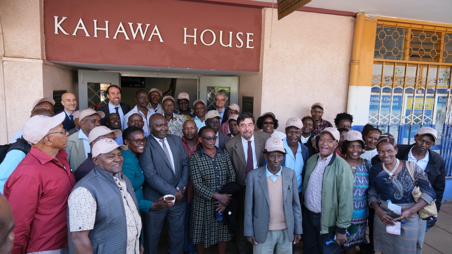 Inaugurazione del laboratorio del caffè segna un nuovo traguardo nel partenariato tra Italia e Kenya Inaugurazione del laboratorio del caffè segna un nuovo traguardo nel partenariato tra Italia e Kenya